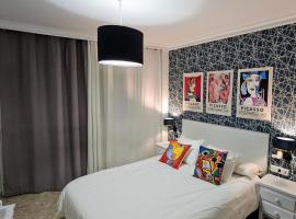 Hostal Luna de Nerja HMA 02340، بيت شباب في نيرخا