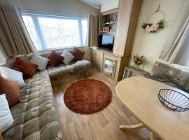 SandLeMere - 6 Berth, 3 Bedroom Caravan, Hotel in Tunstall
