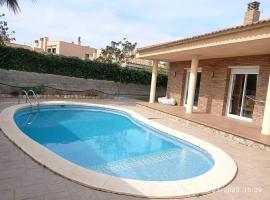 GRH Villa Agustina, with private pool and bbq, hotel em Mont-roig del Camp