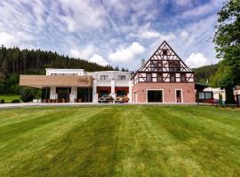 Cihelny Golf & Wellness Resort, hotel in Karlovy Vary