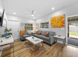 Midtown Cottage - In the heart of Cocoa Beach、ココアビーチのホテル