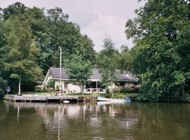 Comfortabele woning aan het water, hottub & kachel – dom wakacyjny w mieście Noordlaren