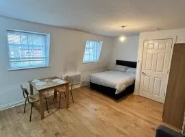 Leicester Studio at City Centre with free parking
