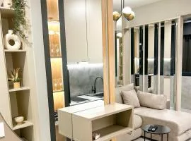 Mirror Apartment + Free Garage Parking