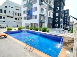 Luxury 3BR + 3.5bath apartment in Victoria Island with pool, hotel with parking in Lagos