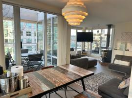 Penthouses of Beach Ave, nh&agrave; nghỉ dưỡng gần biển ở Vancouver