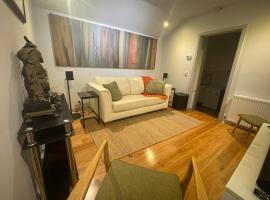 Halls Retreat - Luxury with a spa, ξενοδοχείο σε Baw Baw Village