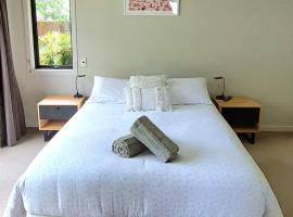 Private guest room - no kitchen, budjettihotelli kohteessa Wanaka