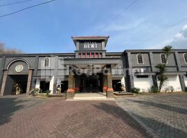 Hotel Dewi RedPartner near Gor Merdeka Jombang, hotell i Jombang