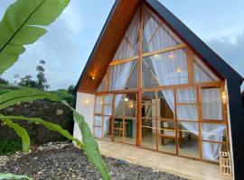 Martos villa dieng, B&B in Dieng