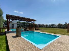 Residencia en Huacho con piscina, holiday home in Huacho