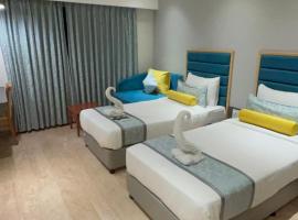 Hotel The Excellency, hotel em Surate