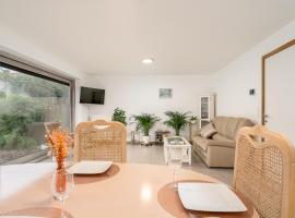 House with private parking & sauna near city centre and transport