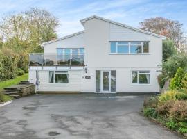 4 Bed in Westward Ho 91814, cottage in Northam