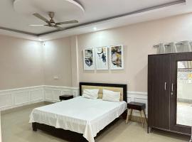 Sonebhadra guesthouse sahil palace, hotel v destinaci Robertsganj