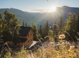 Chalet Jochwand Bad Goisern, holiday home sa Bad Goisern