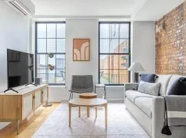 Downtown BK 1br w roof gym nr train NYC-698