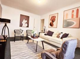 2 Bed Apartment York Street Sale, hotel in Sale