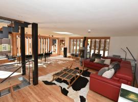 Fantastic renovated Chalet in the heart of Alps, מלון במונסטר