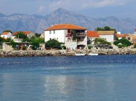 Apartments Bartul, hotel a Sućuraj