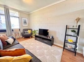 Roomy Seaside Apartment, hotel en Port Hedland