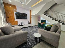 Grey Villa - 3 bedroom Duplex อพาร์ตเมนต์ในอาบูจา