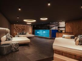 Luxury Chalet P, hotel in Ortisei