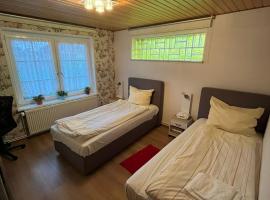 Unterkunft mit Terrasse für drei Personen, vacation rental in Neumünster