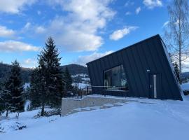 Tiny One cu Jacuzzi în Tiny Land, hotell i Lacu Rosu