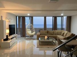 NICE DUPLEX, PRAIA, hotel em Praia