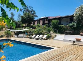 Stunning fazenda w/ beautiful pool and privacy, cabaña o casa de campo en Amoreiras-Gare