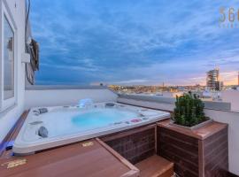 Beautiful 3BR Triplex penthouse with Hot-Tub by 360 Estates, hotel v destinaci Gżira