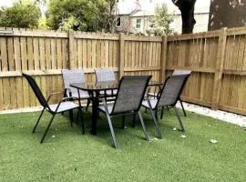 Montgomery LOVELY 3 BEDROOM APARTMENT WITH PRIVATE GARDEN IN EDINBURGH CITY CENTRE