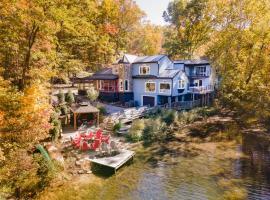 King Suites, Lakefront, Hot Tub, Watercraft, cottage in Harpers Ferry
