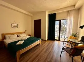 "White House Nakani" - Guesthouse near the centre