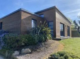 213 - Charmante maison en bois à moins de 2km de la plage de Sables-D'or-Les-Pins