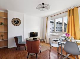 Chic and spacious apart with parking, apartmen di Sartrouville