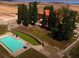 Villa Borgo del Silenzio with private pool, 5 apartments