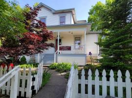 Bluemoon Vacation Rentals - Anne Hathaway House, hotel v destinaci Ashland