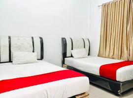 Shinta Guesthouse, hotel with parking in Medan