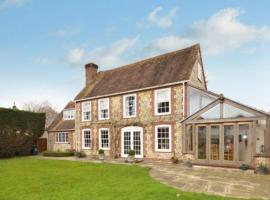 Luxury Brick and Flint House in Funtington, hotel with parking in Chichester