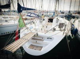 Sleep in boat, barco en Catania
