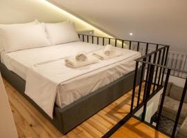 Cozzy Loft-Blloku Downtown, homestay in Tirana