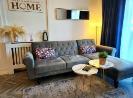 Home to home studio flat - only 6 minutes to centre - perfect for contractors working in and around Nottingham