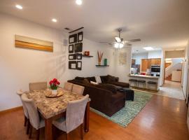 *20% New Listing Discount! Tramway Home By Sandias, hotel in Albuquerque