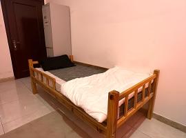 Corniche AD - For Males "Peaceful Bed Space": Abu Dabi'de bir hostel