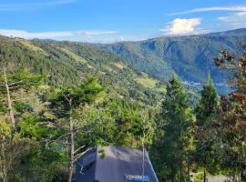 Ecoverso Cabañas del bosque, hotell i Medellín