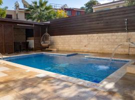 Luxury 5BR Private Villa with Pool - Chloraka, хотел в Klorakas