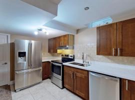 3 Bedroom Apartment for up to 6 with 2 bathrooms, apartment in Pickering