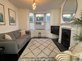 Restored Victorian Home with Private Garden, hotel in Bristol